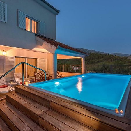Holiday Home Harmony Zrnovnica Bagian luar foto