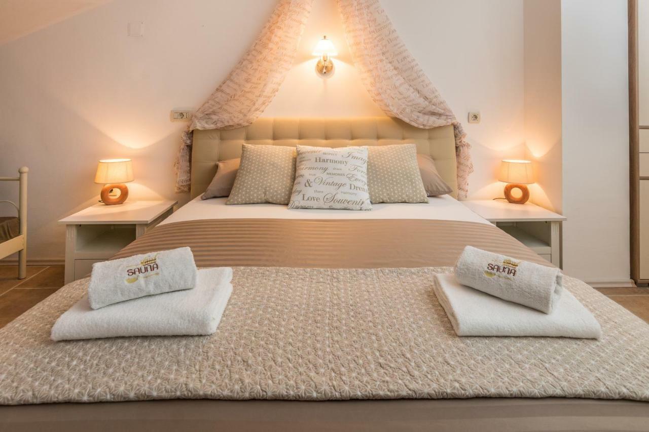 Holiday Home Harmony Zrnovnica Bagian luar foto