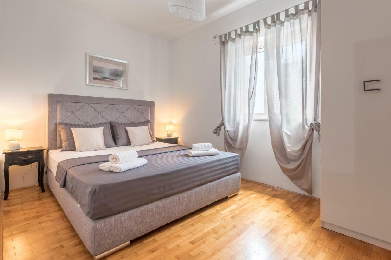 Holiday Home Harmony Zrnovnica Bagian luar foto