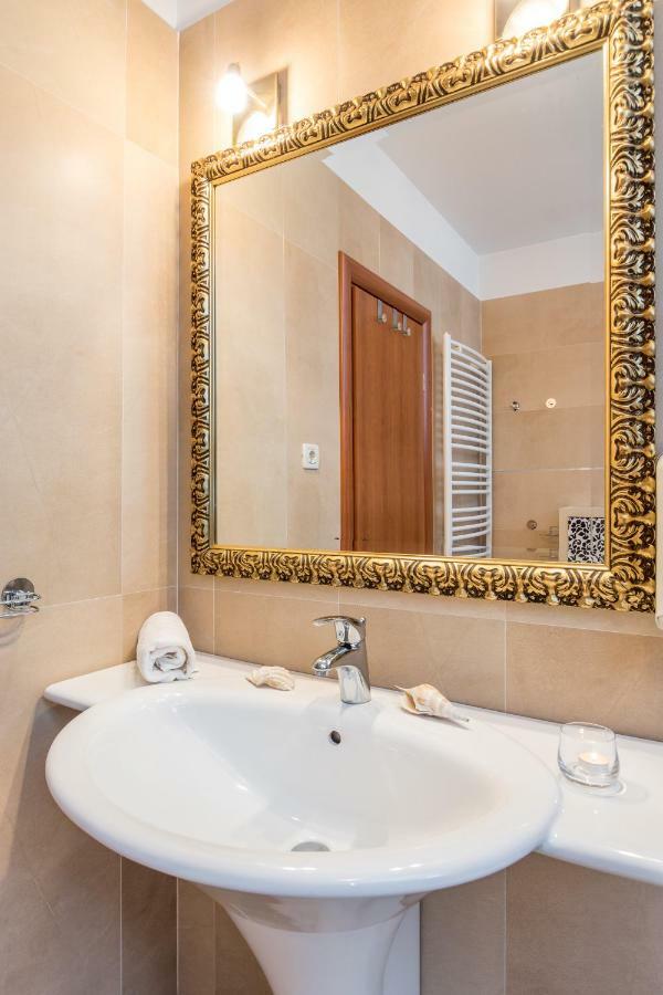 Holiday Home Harmony Zrnovnica Bagian luar foto