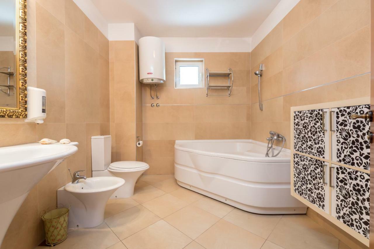 Holiday Home Harmony Zrnovnica Bagian luar foto