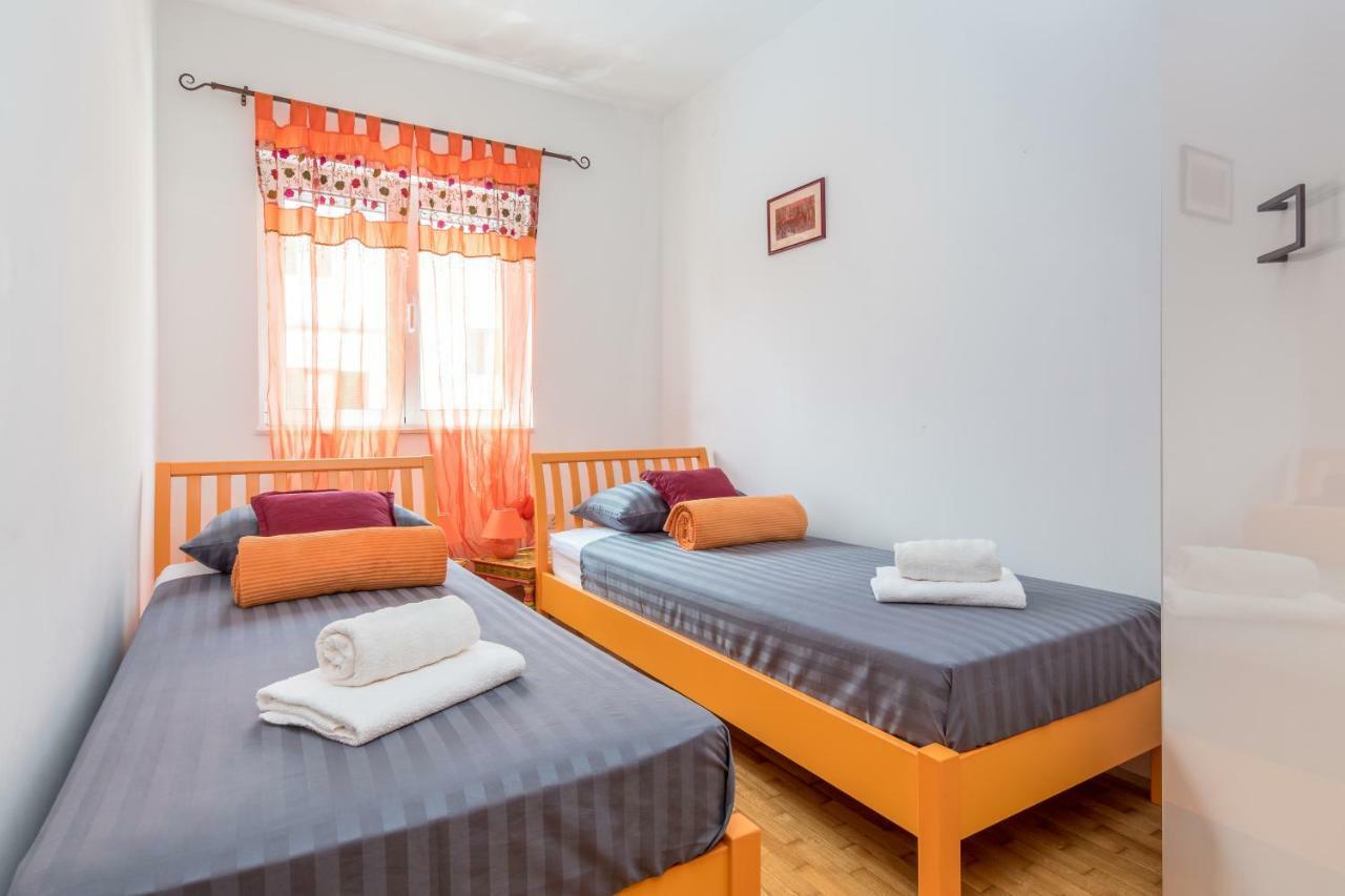 Holiday Home Harmony Zrnovnica Bagian luar foto